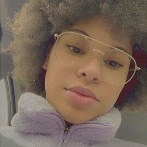 Meet your Posher, Monique